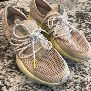 Light khaki Knit Sneakers with Yellow Trim